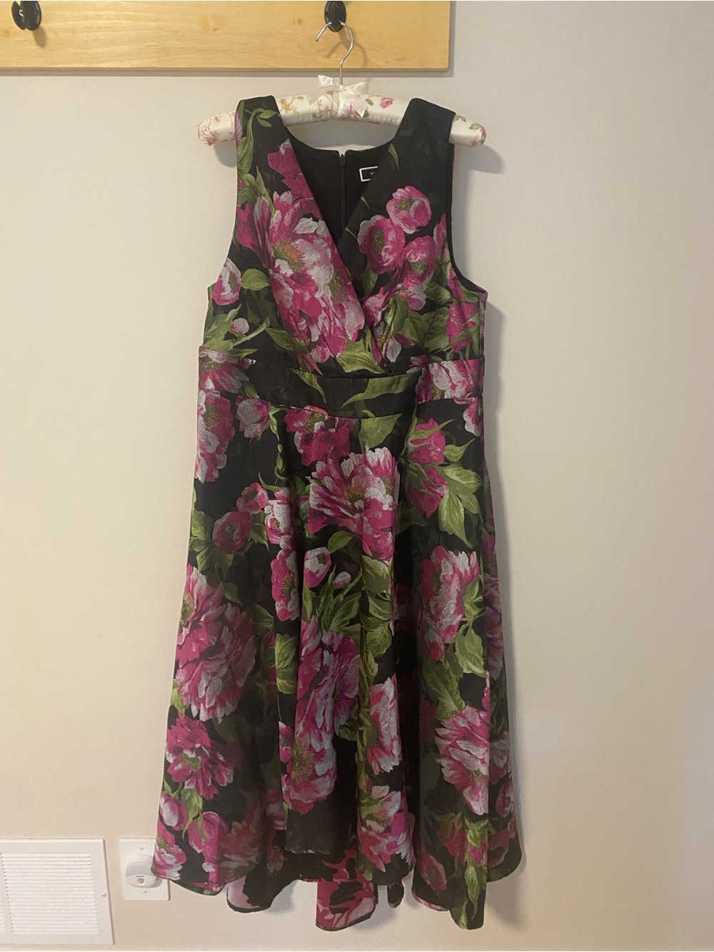 Sleeveless Midi Dress with Pink Floral Print on Black